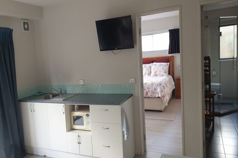 Photo of property in 87 Travis View Drive, Fairview Heights, Auckland, 0632