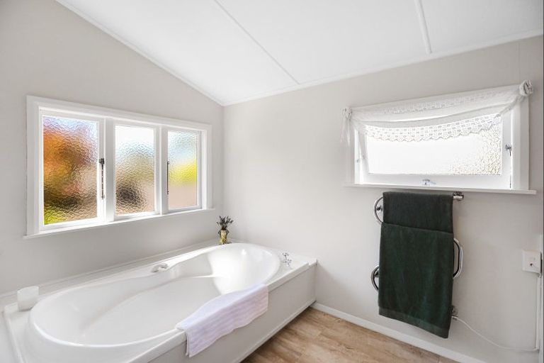 Photo of property in 83 Queenwood Road, Levin, 5510