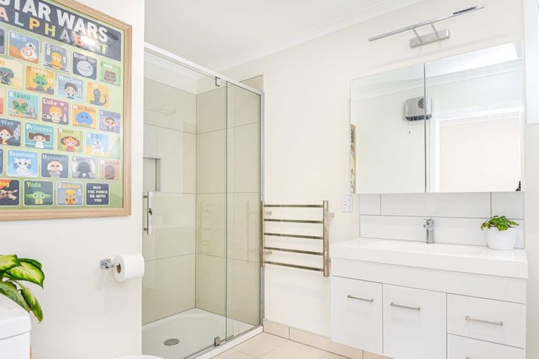 Photo of property in 32 Pateke Drive, Kenepuru, Porirua, 5022