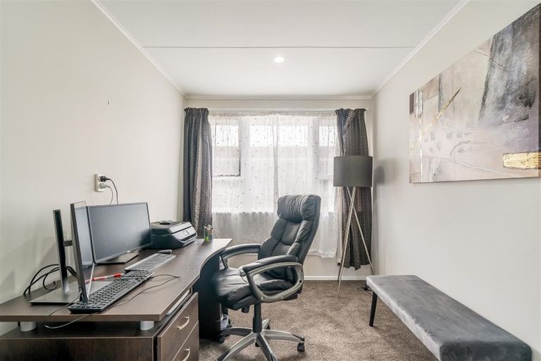 Photo of property in 2/17 Oregon Drive, Maoribank, Upper Hutt, 5018