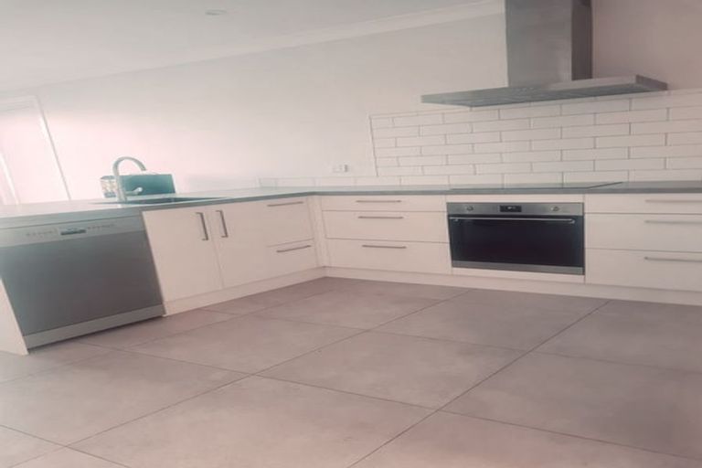 Photo of property in 18 Riria Crescent, Takanini, 2112