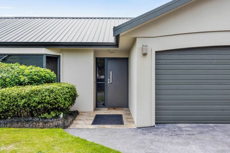 Photo of property in 3 Beech Place, Hawera, 4610