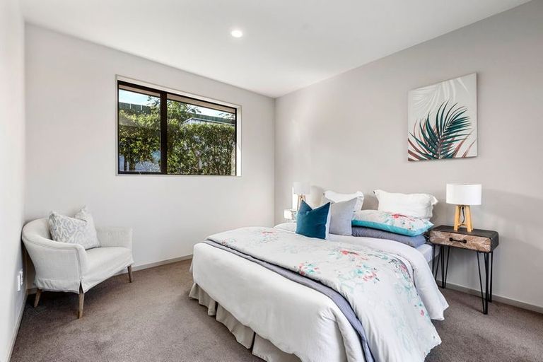 Photo of property in 33 Kilkelly Avenue, Pinehill, Auckland, 0632