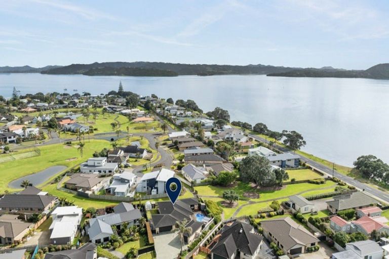 Photo of property in 44 Bermuda Place, One Tree Point, 0118