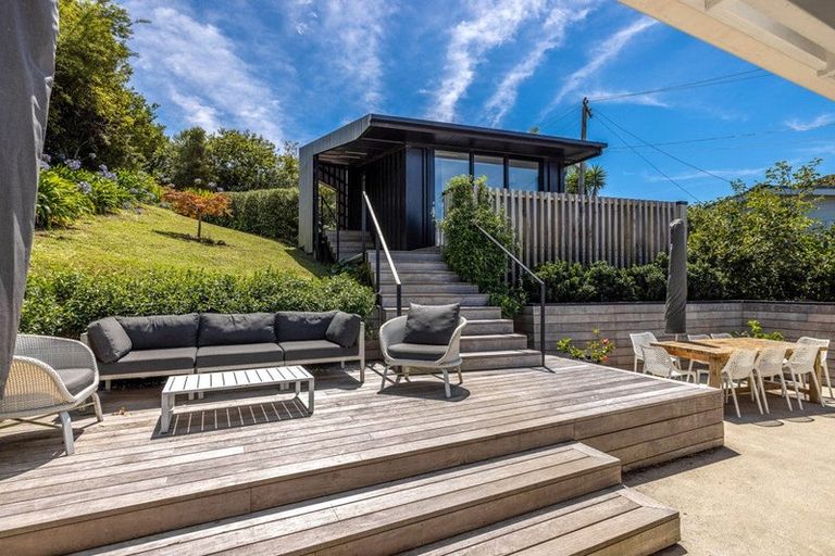 Photo of property in 70 Queens Drive, Oneroa, Waiheke Island, 1081