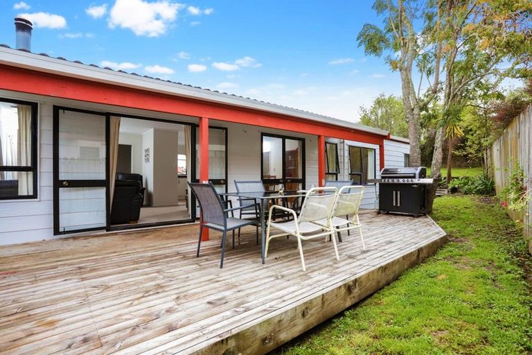 Photo of property in 6 Thalia Place, Totara Vale, Auckland, 0629