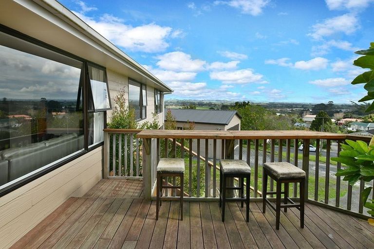 Photo of property in 22 Hand Road, Helensville, 0800