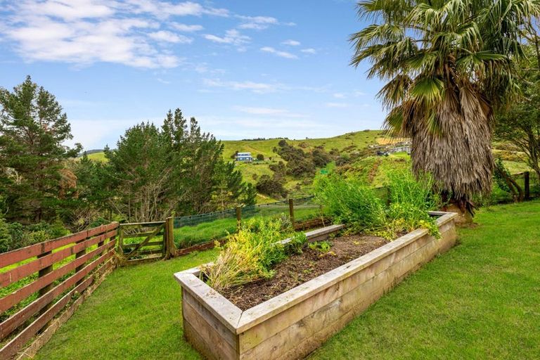 Photo of property in 3004 Kaipara Coast Highway, Glorit, Warkworth, 0984