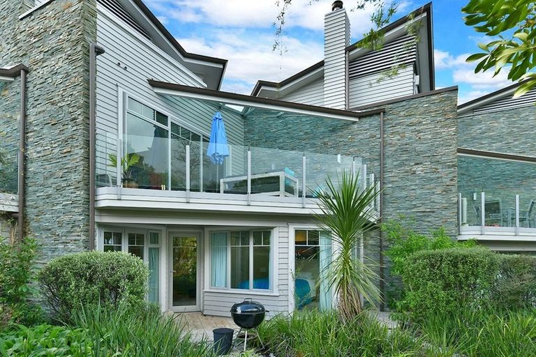 Photo of property in 18 Little Compton Mews, Snells Beach, 0920