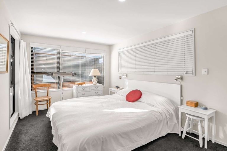 Photo of property in 7 Glenharrow Avenue, Avonhead, Christchurch, 8042