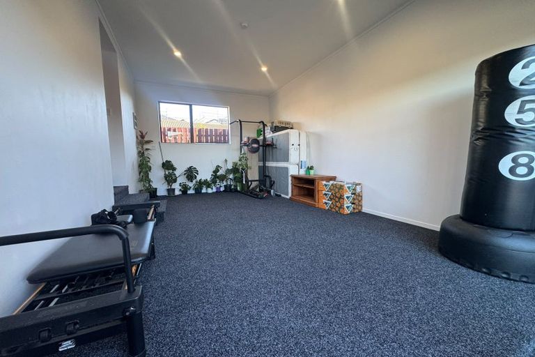 Photo of property in 2/21 White Heron Drive, Massey, Auckland, 0614