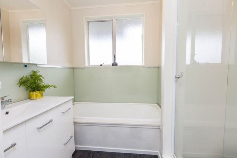 Photo of property in 34 Blueberry Grove, Timberlea, Upper Hutt, 5018