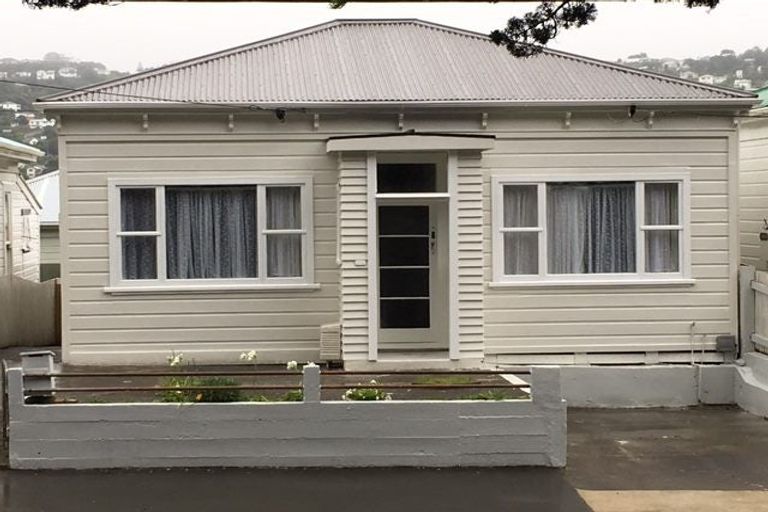 Photo of property in 94 Russell Terrace, Berhampore, Wellington, 6023