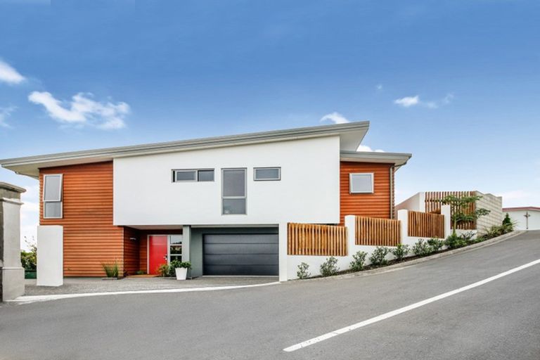 Photo of property in 10 Convent Road, Bluff Hill, Napier, 4110