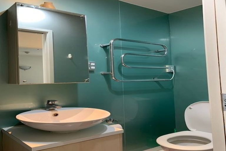 Photo of property in Alpha Apartments, 608/17 Vogel Lane, Auckland Central, Auckland, 1010