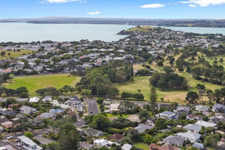 Photo of property in 16-18 Handley Avenue, Narrow Neck, Auckland, 0624