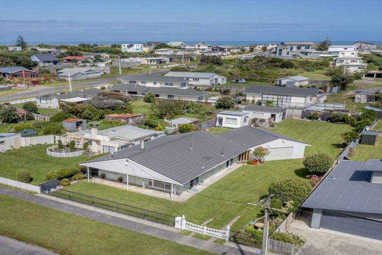 Photo of property in 36 Signal Street, Foxton Beach, Foxton, 4815