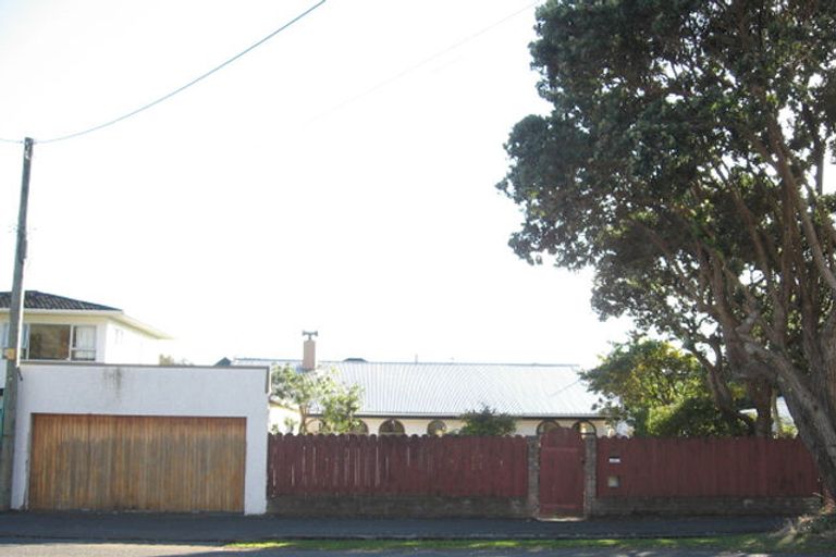 Photo of property in 28 Tuatoru Street, Eastbourne, Lower Hutt, 5013
