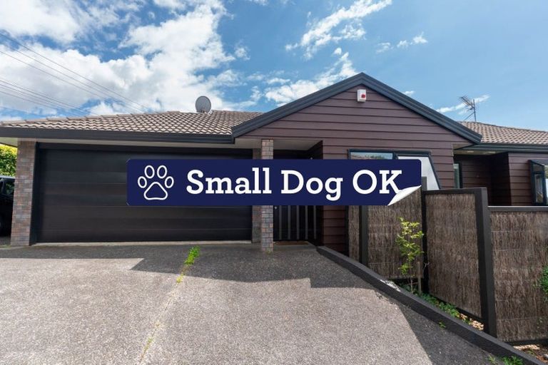 Photo of property in 17 Te Atatu Road, Te Atatu South, Auckland, 0610