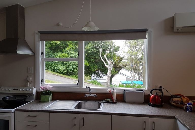 Photo of property in 6d Rewa Terrace, Tawa, Wellington, 5028