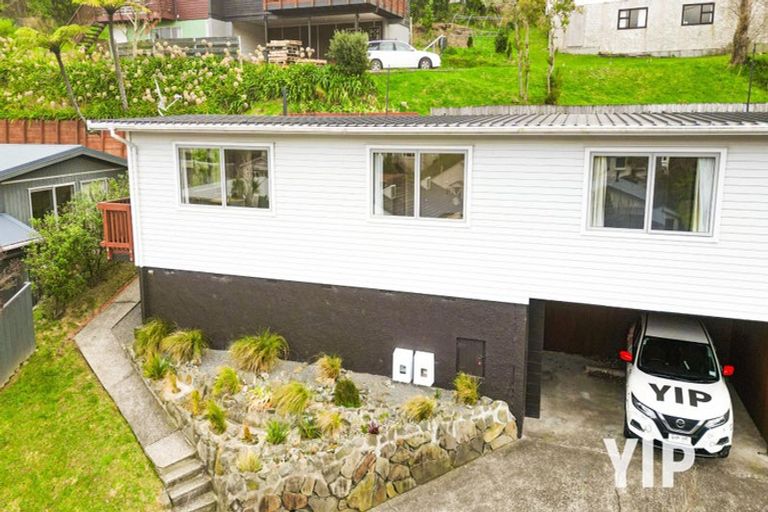 Photo of property in 137a Newlands Road, Newlands, Wellington, 6037