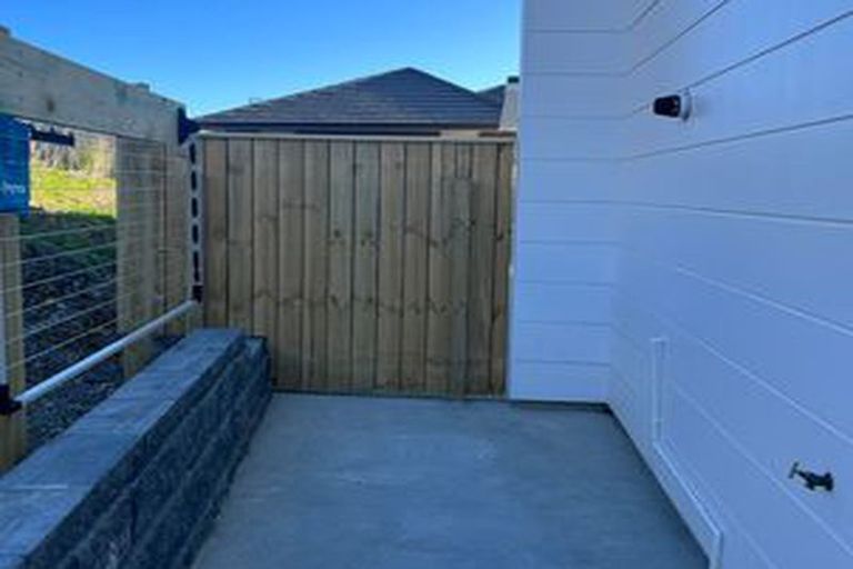 Photo of property in 115a Queen Charlotte Drive, Aotea, Porirua, 5024