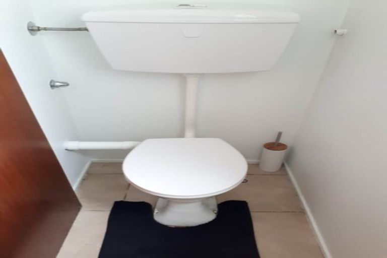 Photo of property in 2/290 Glenfield Road, Glenfield, Auckland, 0629