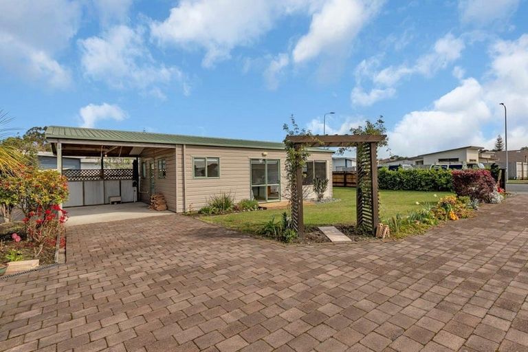 Photo of property in 43 Tamure Place, Ruakaka, 0116
