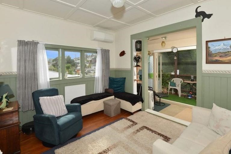 Photo of property in 2 Charles Street, Te Kamo, Whangarei, 0112