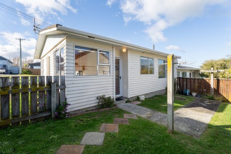 Photo of property in 1e Herewini Street, Titahi Bay, Porirua, 5022