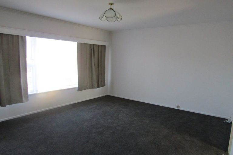 Photo of property in 2/24 Knights Road, Rothesay Bay, Auckland, 0630