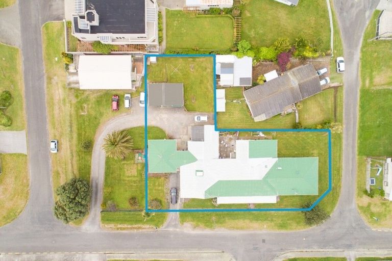 Photo of property in Riverside Lodge, 10 Dawick Street, Foxton Beach, Foxton, 4815