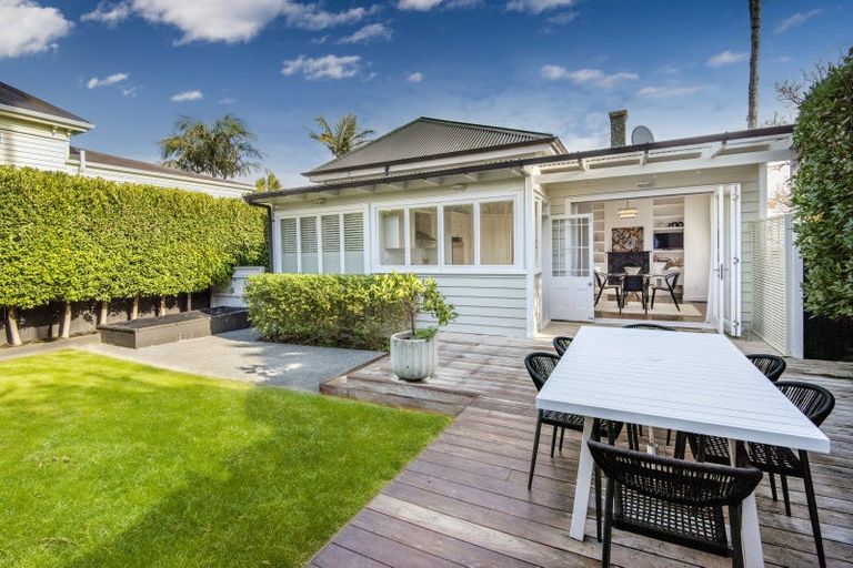 Photo of property in 2 Grahame Street, Devonport, Auckland, 0624