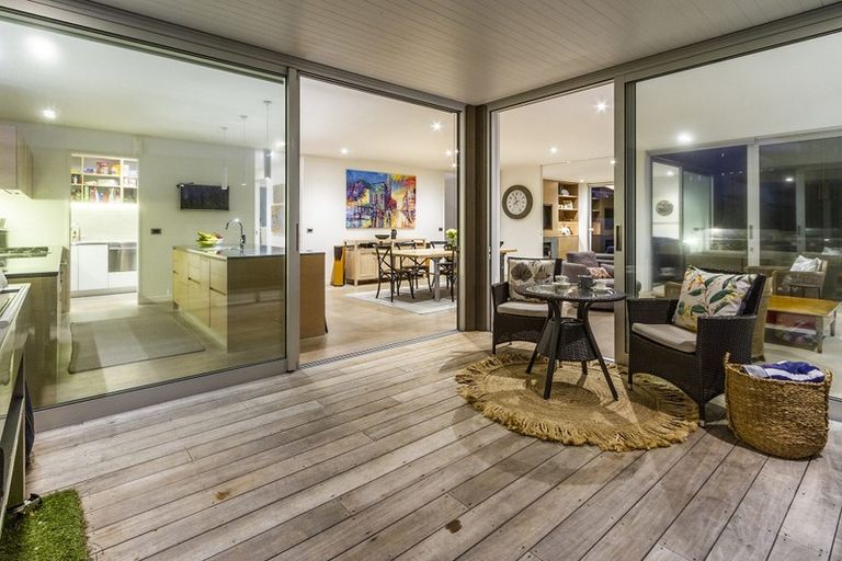 Photo of property in 21 Ocean View Road, Milford, Auckland, 0620