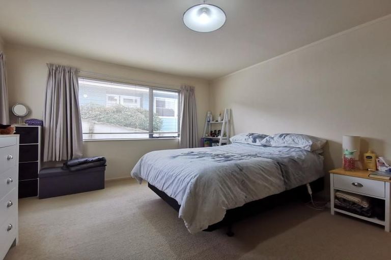 Photo of property in 12 Meadowcroft Grove, Johnsonville, Wellington, 6037