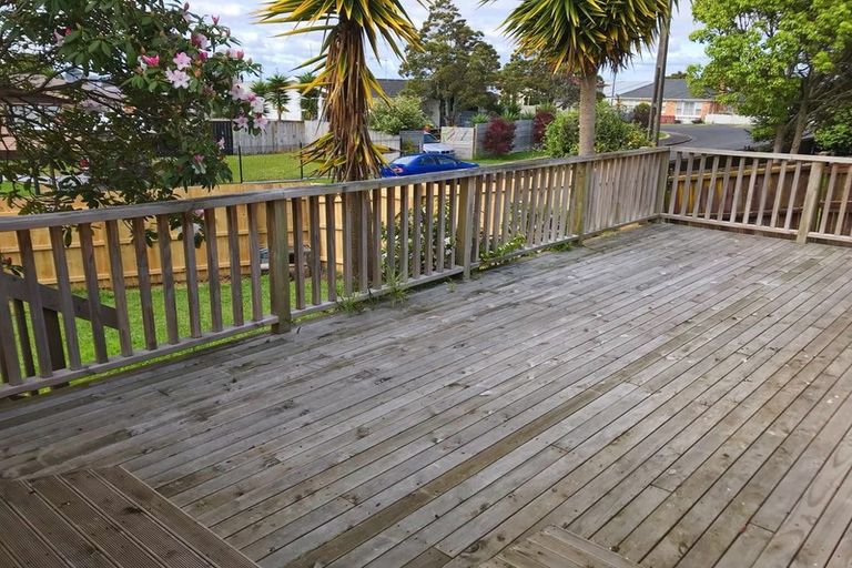 Photo of property in 2 Barnard Place, Manurewa East, Auckland, 2102