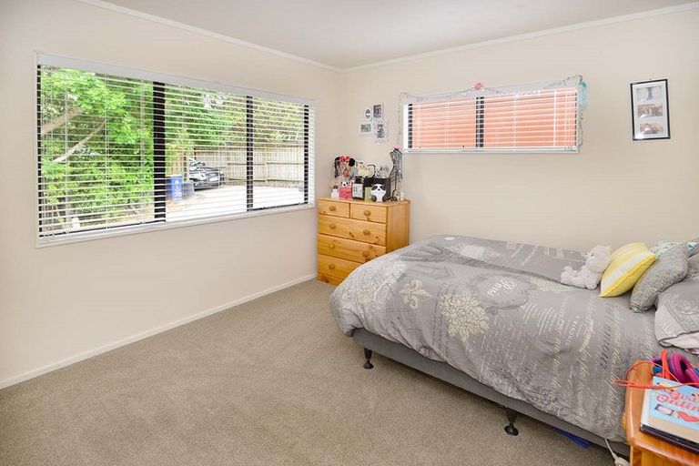 Photo of property in 2/73 Athena Drive, Totara Vale, Auckland, 0629