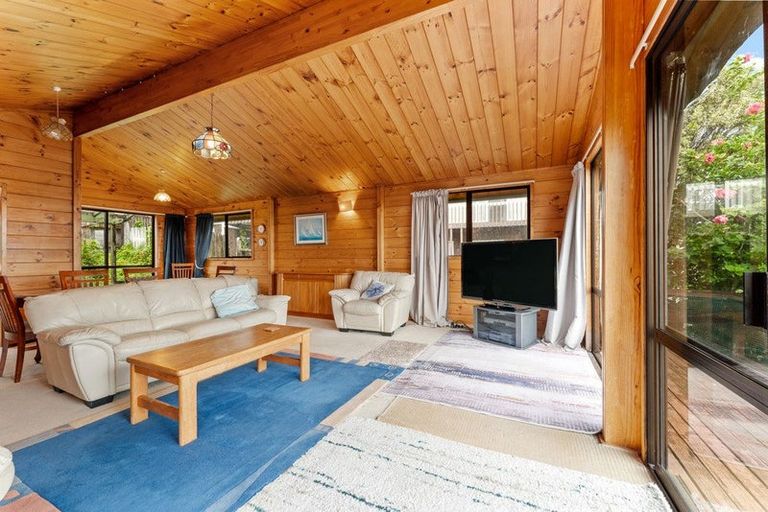 Photo of property in 2/25 Beach Road, Manly, Whangaparaoa, 0930
