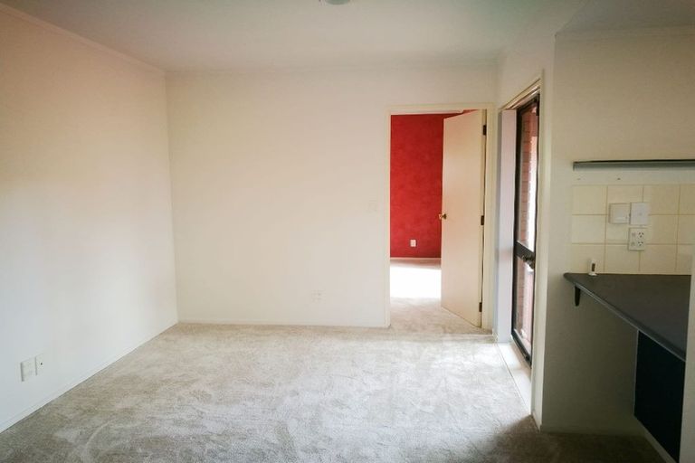 Photo of property in 30 Glucina Avenue, West Harbour, Auckland, 0618