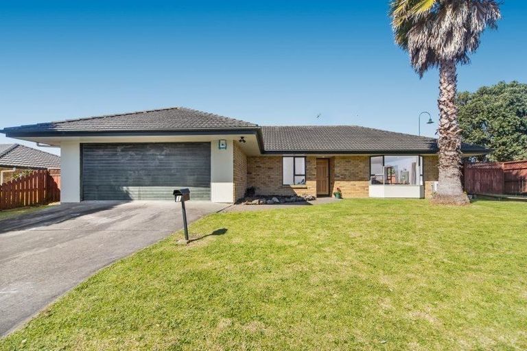 Photo of property in 1 Frank Bunce Grove, Flat Bush, Auckland, 2019