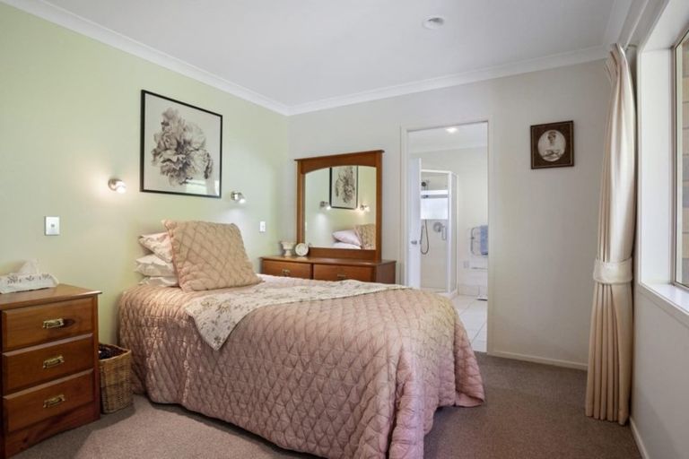 Photo of property in 17 Belmont Rise, Katikati, 3129