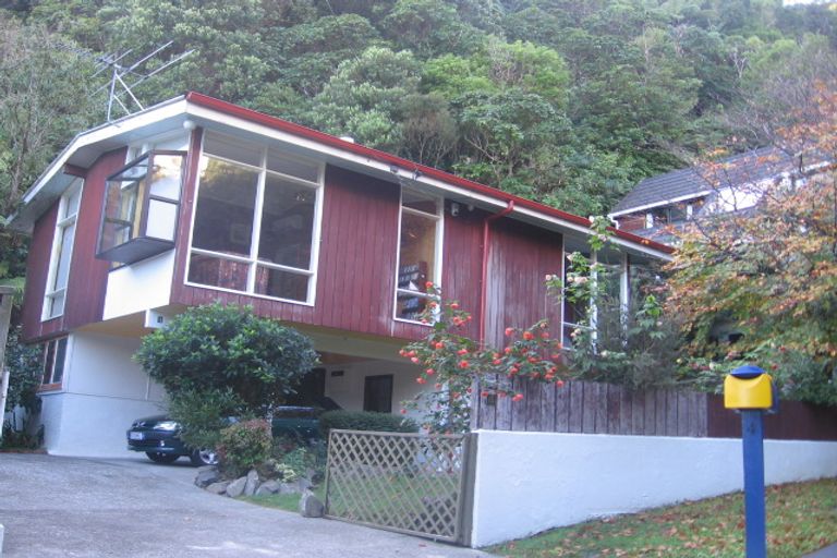 Photo of property in 4 Waitohu Road, York Bay, Lower Hutt, 5013
