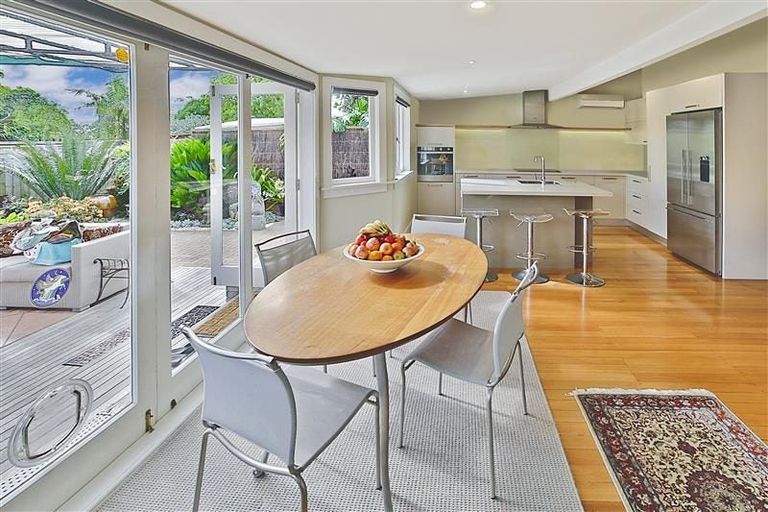 Photo of property in 42 Tui Street, Point Chevalier, Auckland, 1022