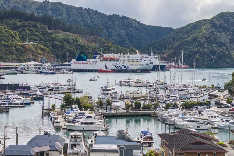 Photo of property in 8 Seaview Crescent, Picton, 7220