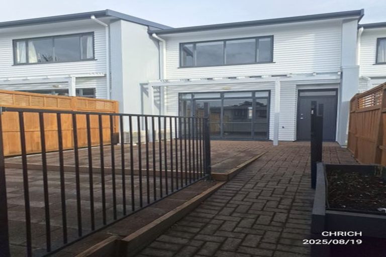 Photo of property in 37/2 Armoy Drive, East Tamaki, Auckland, 2016