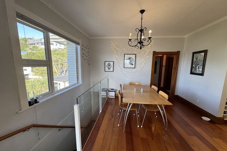 Photo of property in 16 Hungerford Road, Lyall Bay, Wellington, 6022