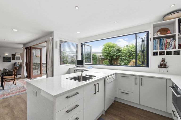 Photo of property in 2/6 Crete Avenue, Milford, Auckland, 0620