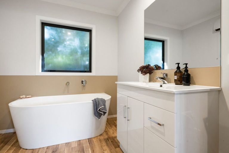 Photo of property in 82 Grey Street, Cambridge, 3434