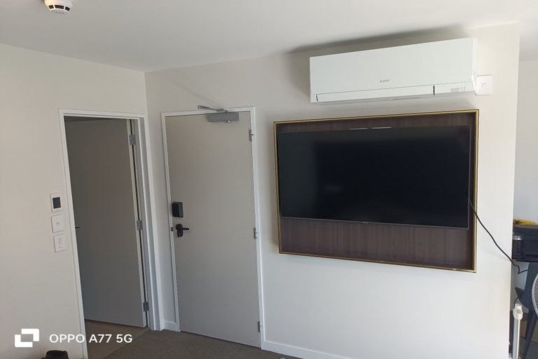 Photo of property in Proximity Apartment Hotel, 804/172 Thorndon Quay, Pipitea, Wellington, 6011