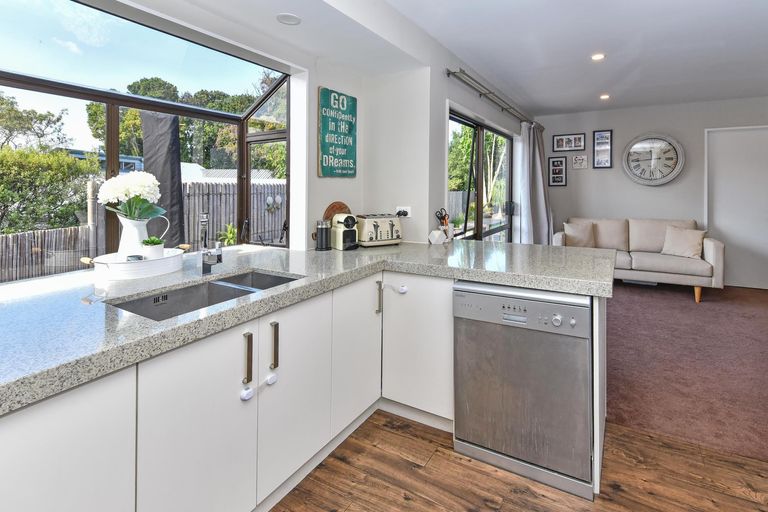 Photo of property in 44 Pinehurst Place, Wattle Downs, Auckland, 2103